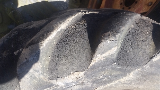 Massey Ferguson 135 Rear Wheel And Tyre 12.4/11-28. 1please Check By The Photos - Πλήρης τροχός για Τρακτέρ: φωτογραφία 2 Massey Ferguson 135 Rear Wheel And Tyre 12.4/11-28. 1please Check By The Photos - Πλήρης τροχός για Τρακτέρ: φωτογραφία 2