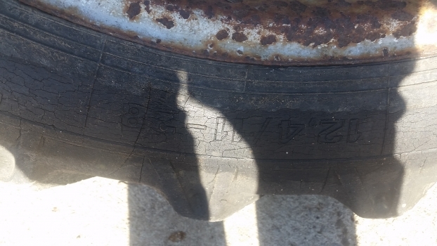 Massey Ferguson 135 Rear Wheel And Tyre 12.4/11-28. 1please Check By The Photos - Πλήρης τροχός για Τρακτέρ: φωτογραφία 3 Massey Ferguson 135 Rear Wheel And Tyre 12.4/11-28. 1please Check By The Photos - Πλήρης τροχός για Τρακτέρ: φωτογραφία 3