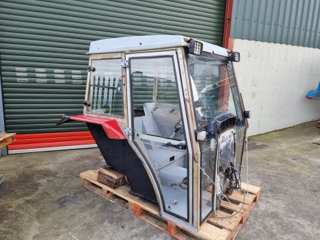 Massey Ferguson 375, 390, 398, 399, 365 Cab Complete No 47 3477585m91 - Καμπίνα: φωτογραφία 1 Massey Ferguson 375, 390, 398, 399, 365 Cab Complete No 47 3477585m91 - Καμπίνα: φωτογραφία 1