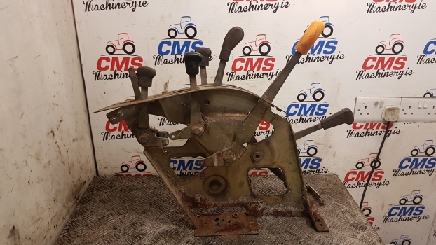 Massey Ferguson 4255 Cab Lift Rear Console Controls 3814519m92 - Καμπίνα και εσωτερικό για Τρακτέρ: φωτογραφία 5 Massey Ferguson 4255 Cab Lift Rear Console Controls 3814519m92 - Καμπίνα και εσωτερικό για Τρακτέρ: φωτογραφία 5