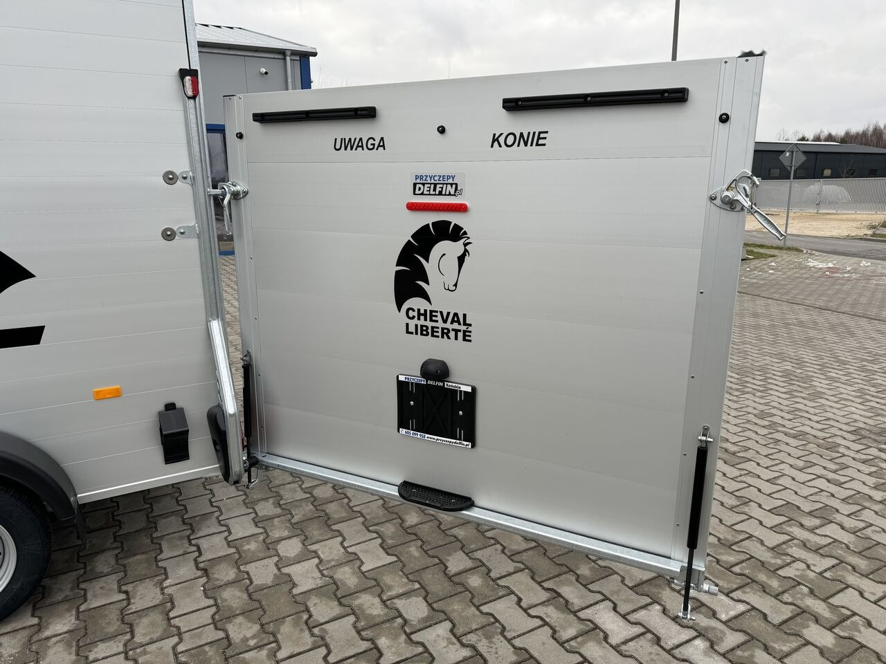 Καινούριο Τρέιλερ μεταφοράς αλόγων Cheval Liberté Touring Country XL na dwa konie z dużą siodlarnią 2.2T DMC: φωτογραφία 19