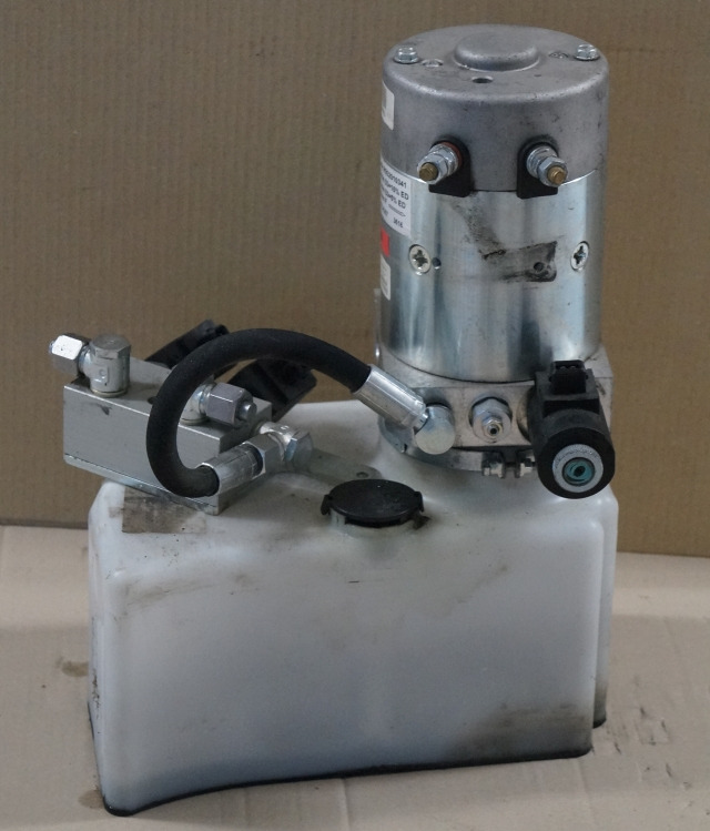 Jungheinrich 51417583 | Pumpmotor with tank and valve block 24V 2,2KW code R9320 Pumpmotor with tank and valve block 24V 2,2KW code R932010341 for EJD220 year 2016 - Υδραυλική αντλία για Ανυψωτικό μηχάνημα: φωτογραφία 1 Jungheinrich 51417583 | Pumpmotor with tank and valve block 24V 2,2KW code R9320 Pumpmotor with tank and valve block 24V 2,2KW code R932010341 for EJD220 year 2016 - Υδραυλική αντλία για Ανυψωτικό μηχάνημα: φωτογραφία 1
