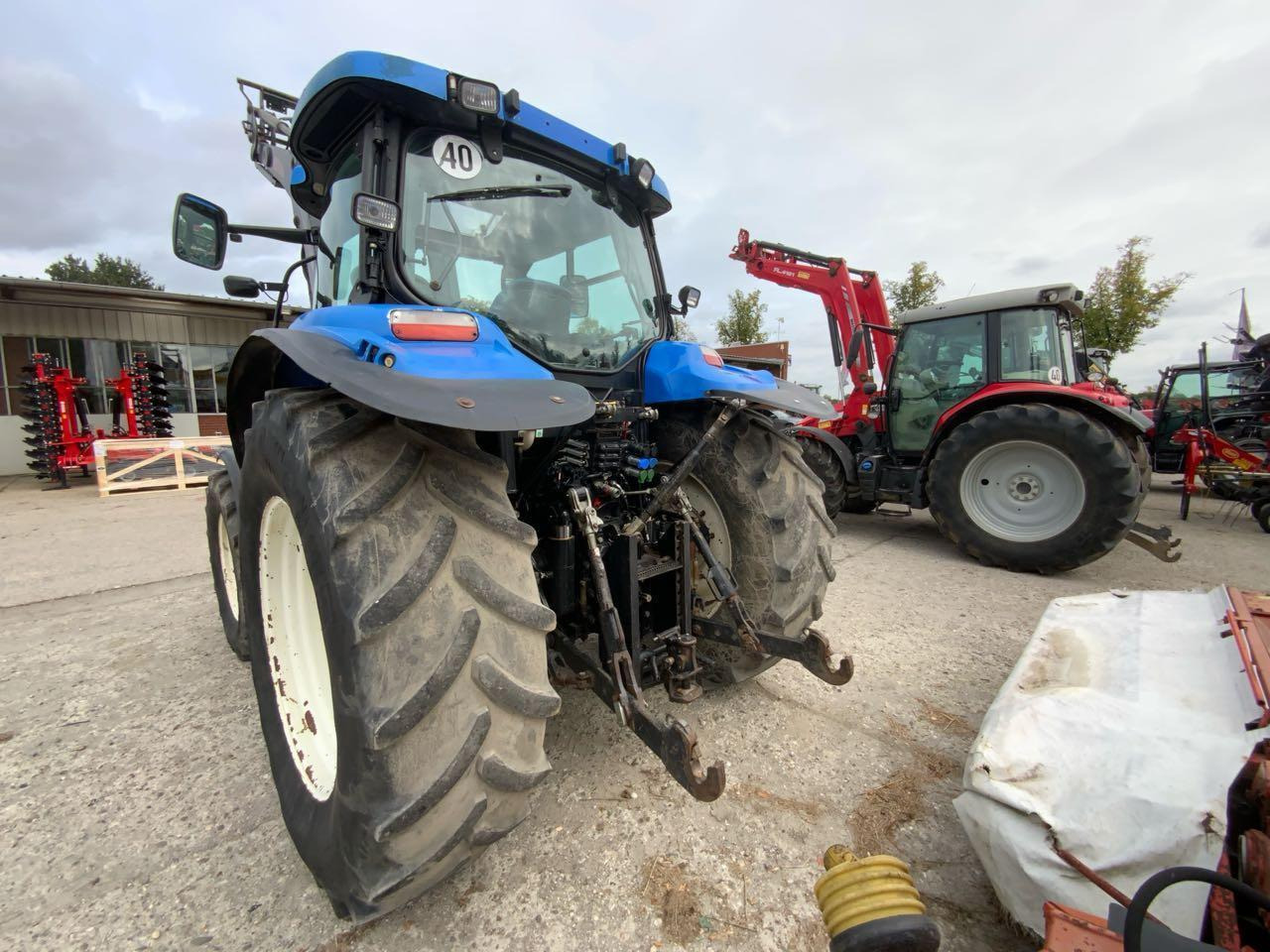 New Holland T6020 Elite - Τρακτέρ: φωτογραφία 3 New Holland T6020 Elite - Τρακτέρ: φωτογραφία 3