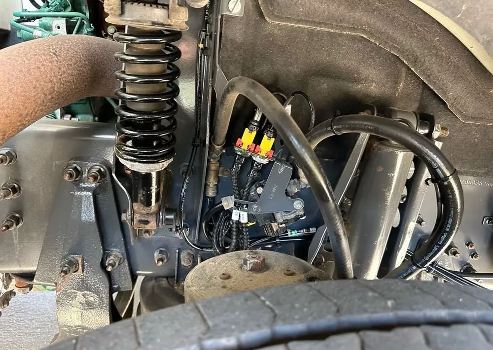 Volvo FM420 6x2 z zabudową budowlaną  / oś podnoszona i skrętna / HDS Atlas / Euro 6 / 238 000 km - Φορτηγό με ανοιχτή καρότσα, Φορτηγό με γερανό: φωτογραφία 5 Volvo FM420 6x2 z zabudową budowlaną  / oś podnoszona i skrętna / HDS Atlas / Euro 6 / 238 000 km - Φορτηγό με ανοιχτή καρότσα, Φορτηγό με γερανό: φωτογραφία 5