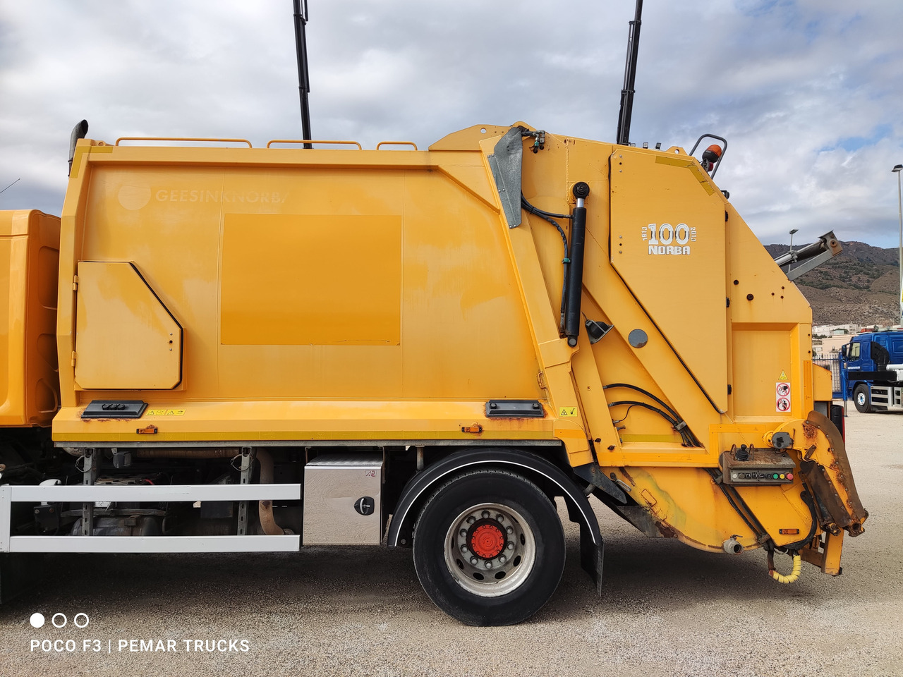 GEESINKNORBA MF300 CONTENEDOR BASURERO RECOLECTOR / COMPACTADOR - Εργαλείο/ Εξοπλισμός: φωτογραφία 1 GEESINKNORBA MF300 CONTENEDOR BASURERO RECOLECTOR / COMPACTADOR - Εργαλείο/ Εξοπλισμός: φωτογραφία 1