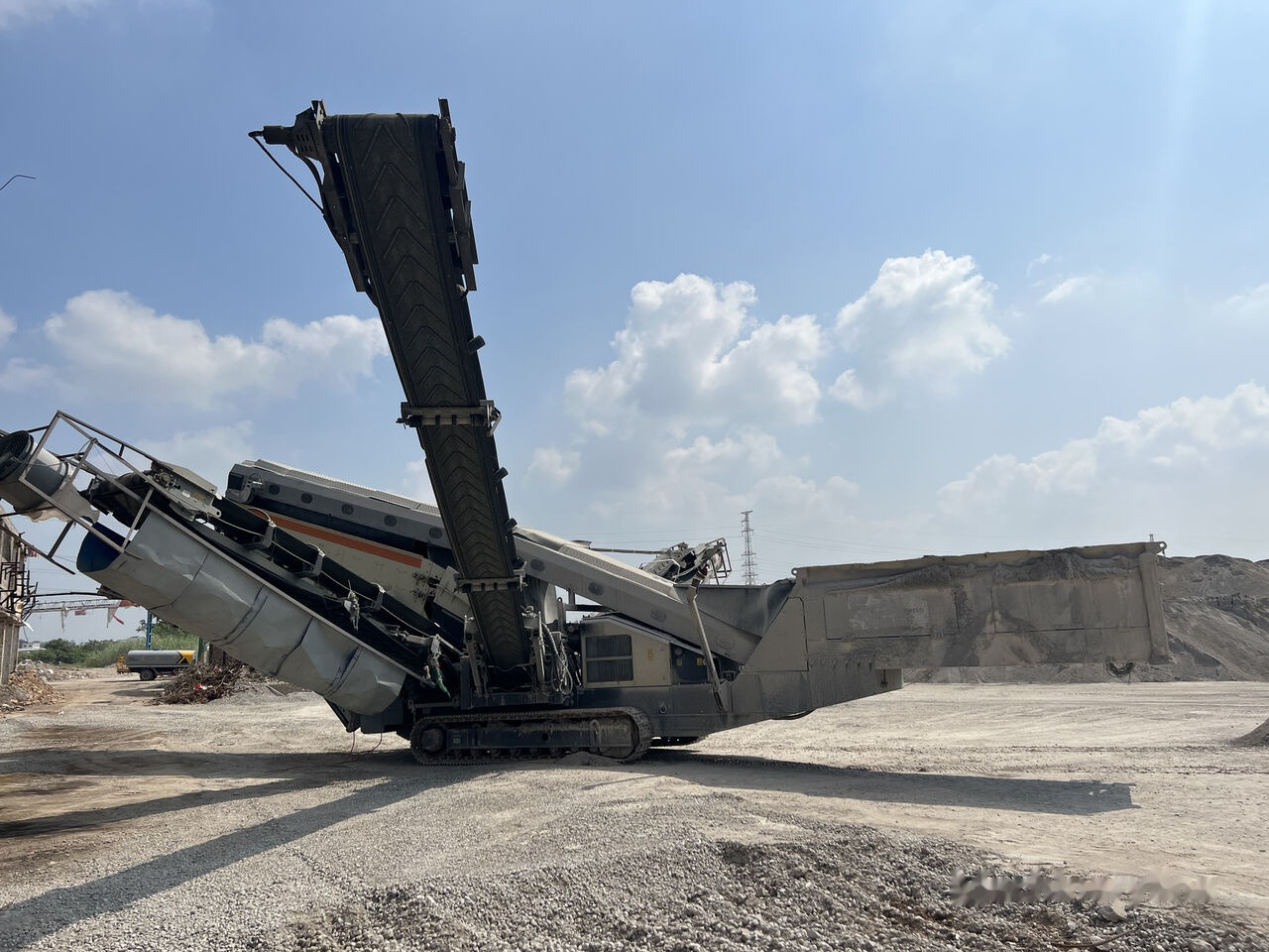 Metso LOKOTRACK ST4.8 SCALPER STONE VIBRATING SCREEN - Κινητός σπαστήρας: φωτογραφία 2 Metso LOKOTRACK ST4.8 SCALPER STONE VIBRATING SCREEN - Κινητός σπαστήρας: φωτογραφία 2