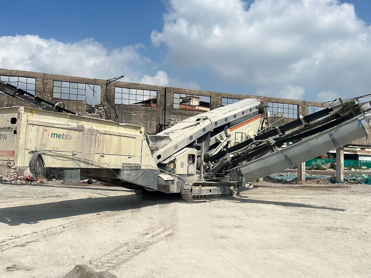 Metso LOKOTRACK ST4.8 SCALPER STONE VIBRATING SCREEN - Κινητός σπαστήρας: φωτογραφία 3 Metso LOKOTRACK ST4.8 SCALPER STONE VIBRATING SCREEN - Κινητός σπαστήρας: φωτογραφία 3