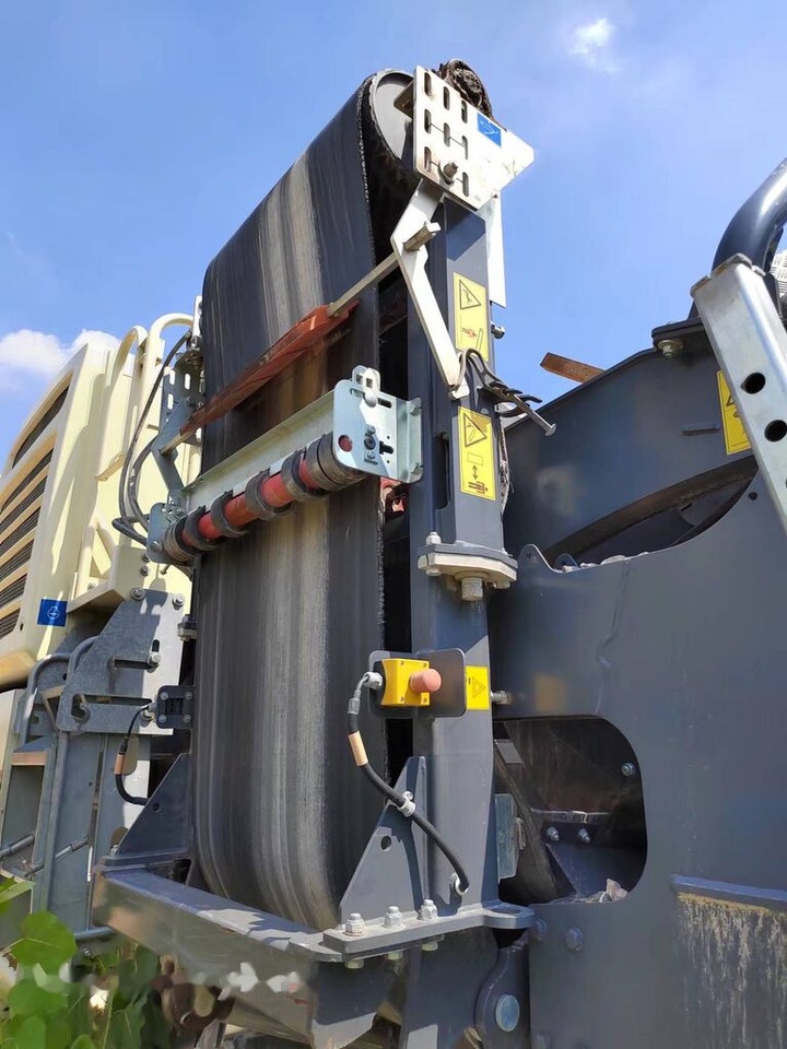 Metso Lokotrack LT200HPS MOBILE CONE CRUSHER WITH SCREEN - Κινητός σπαστήρας: φωτογραφία 5 Metso Lokotrack LT200HPS MOBILE CONE CRUSHER WITH SCREEN - Κινητός σπαστήρας: φωτογραφία 5