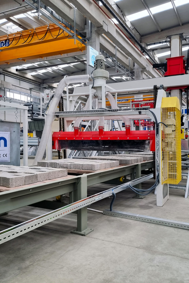 ELKON Elkoblock-S25 Block Making Machine - Μηχάνημα κατασκευής τσιμεντόλιθων: φωτογραφία 4 ELKON Elkoblock-S25 Block Making Machine - Μηχάνημα κατασκευής τσιμεντόλιθων: φωτογραφία 4