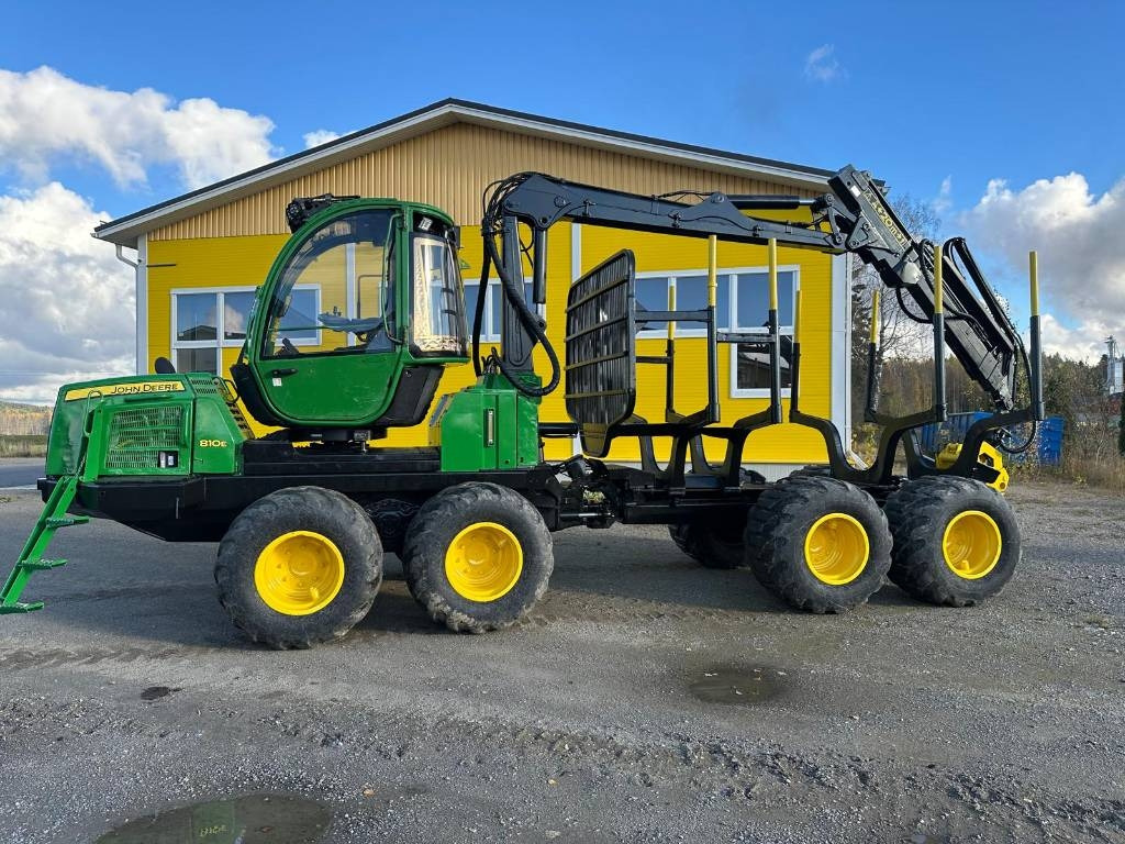 Λαστιχοφόρα προωθητικo - forwarder John Deere 810 E: φωτογραφία 1