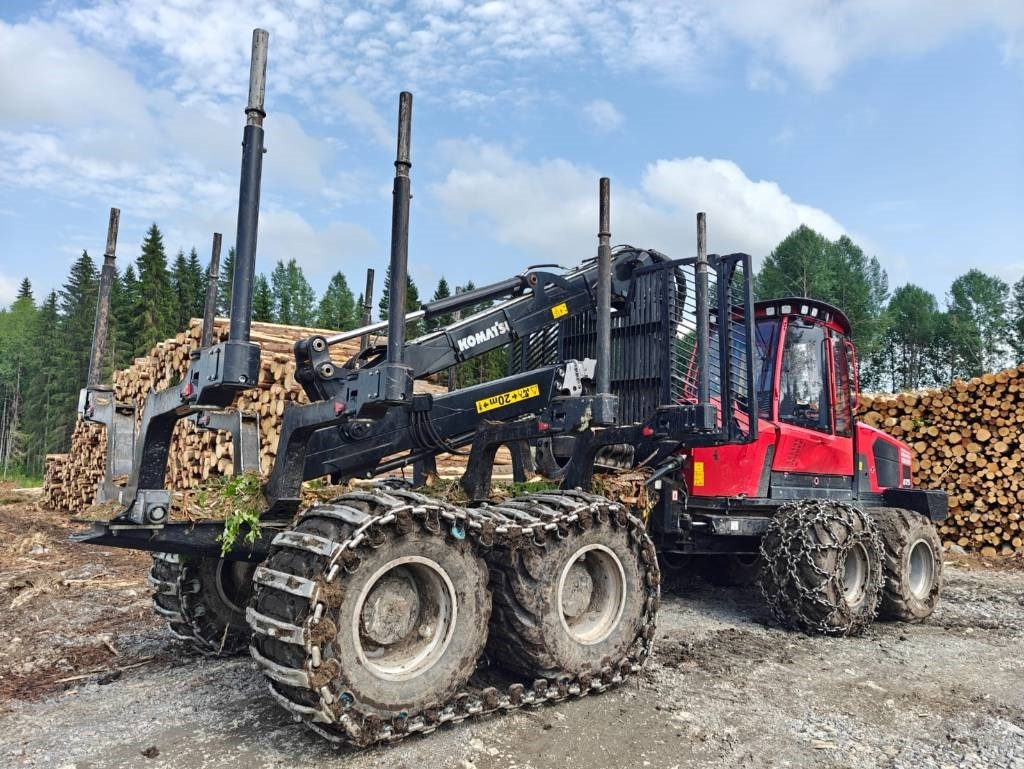 Komatsu 875 - Λαστιχοφόρα προωθητικo - forwarder: φωτογραφία 5 Komatsu 875 - Λαστιχοφόρα προωθητικo - forwarder: φωτογραφία 5