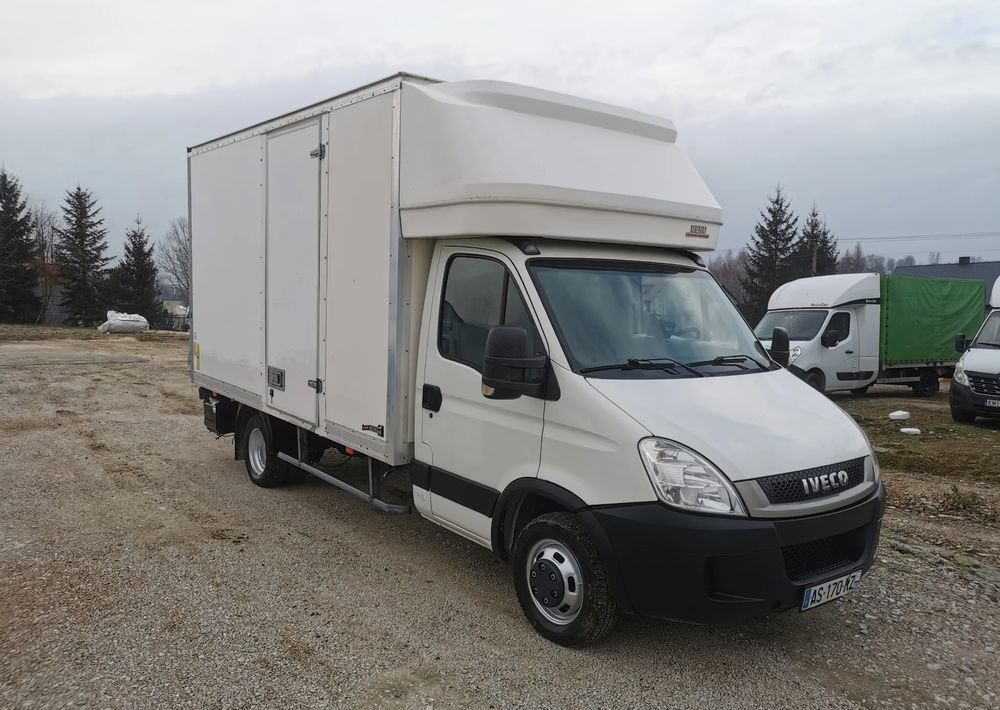 Iveco 3.0-150KM Daily 35C15 Kontener winda Dhollandia 750kg długi 35-150 Klimatyzacja długi rozstaw - Επαγγελματικό αυτοκίνητο κόφα: φωτογραφία 1 Iveco 3.0-150KM Daily 35C15 Kontener winda Dhollandia 750kg długi 35-150 Klimatyzacja długi rozstaw - Επαγγελματικό αυτοκίνητο κόφα: φωτογραφία 1