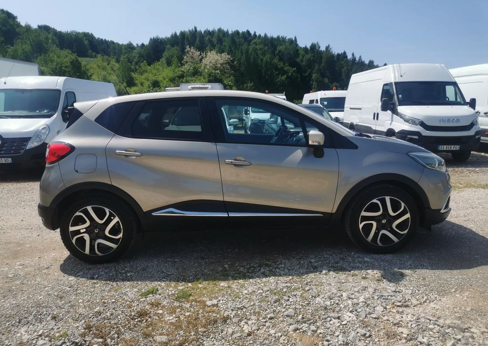 Renault Captur 0.9 Energy TCe Intens - SUV: φωτογραφία 3 Renault Captur 0.9 Energy TCe Intens - SUV: φωτογραφία 3