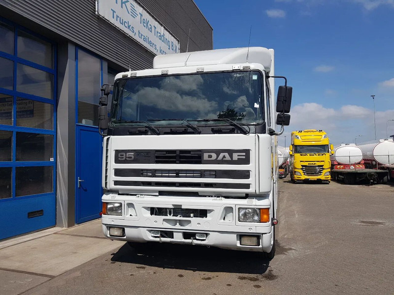 DAF 95.350 Paardenwagen met zitverblijf 7 paarden 7 horses - Φορτηγό μεταφοράς αλόγων: φωτογραφία 2 DAF 95.350 Paardenwagen met zitverblijf 7 paarden 7 horses - Φορτηγό μεταφοράς αλόγων: φωτογραφία 2