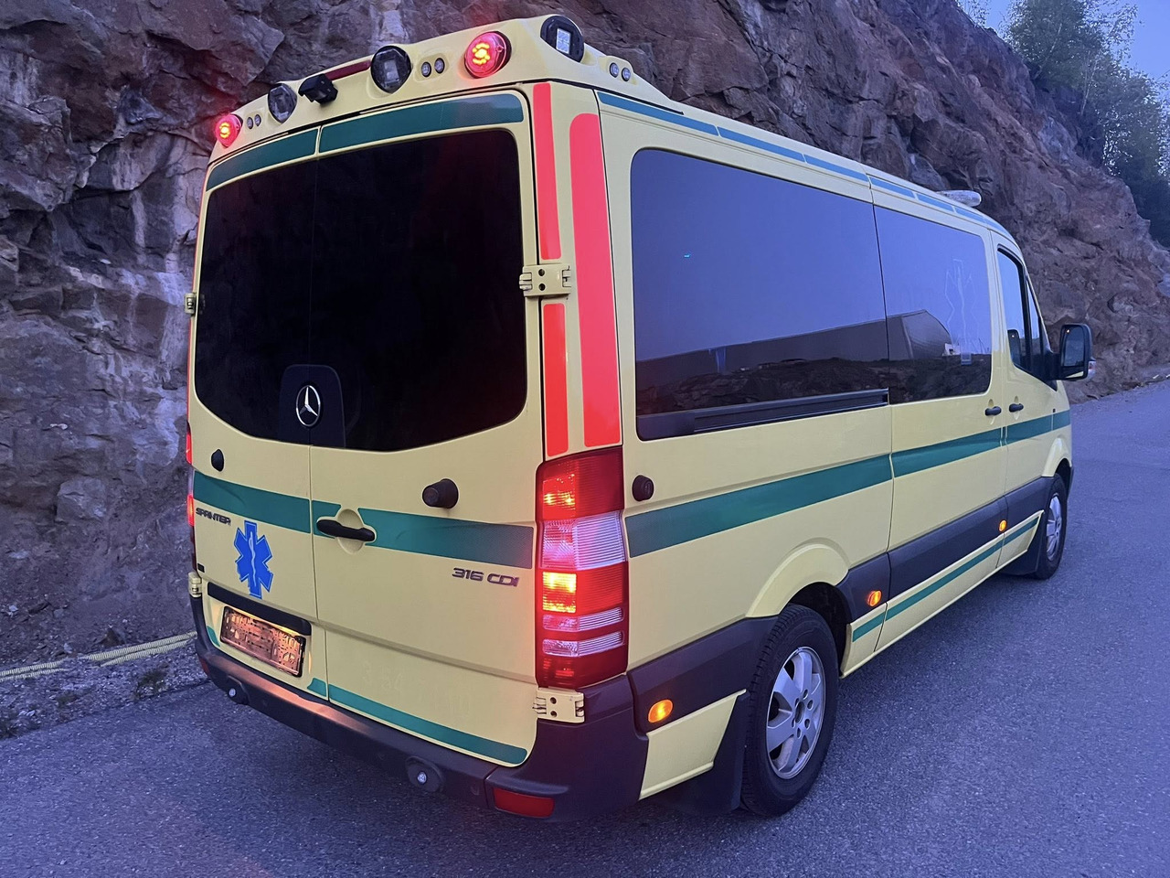 Mercedes-Benz Sprinter 316 - 2 stretcher AMBULANCE - RESERERAD !! - Ασθενοφόρο: φωτογραφία 3 Mercedes-Benz Sprinter 316 - 2 stretcher AMBULANCE - RESERERAD !! - Ασθενοφόρο: φωτογραφία 3