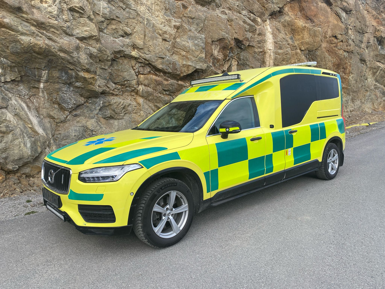 Volvo Nilsson XC90 D5 AWD - Ambulance / Krankenwagen / Швидка допомога - Ασθενοφόρο: φωτογραφία 2 Volvo Nilsson XC90 D5 AWD - Ambulance / Krankenwagen / Швидка допомога - Ασθενοφόρο: φωτογραφία 2