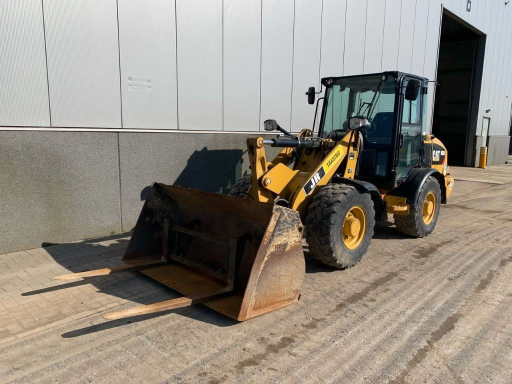 CAT 906 - Ελαστιχοφόρος φορτωτής: φωτογραφία 2 CAT 906 - Ελαστιχοφόρος φορτωτής: φωτογραφία 2
