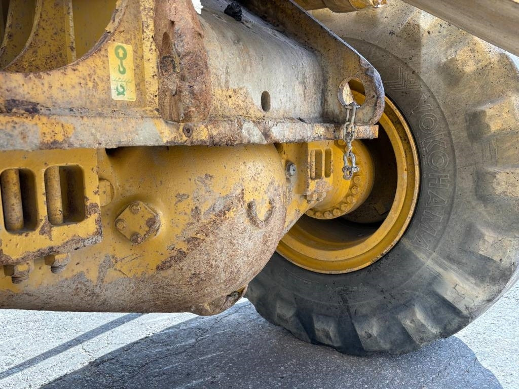 Ελαστιχοφόρος φορτωτής CAT 988 H: φωτογραφία 29