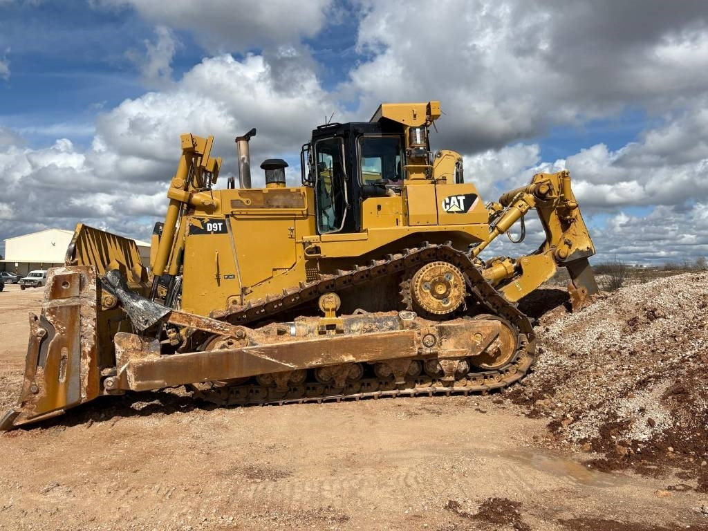 CAT D 9 T (CE Certified / New Undercarriage) - Μπουλντόζα: φωτογραφία 2 CAT D 9 T (CE Certified / New Undercarriage) - Μπουλντόζα: φωτογραφία 2