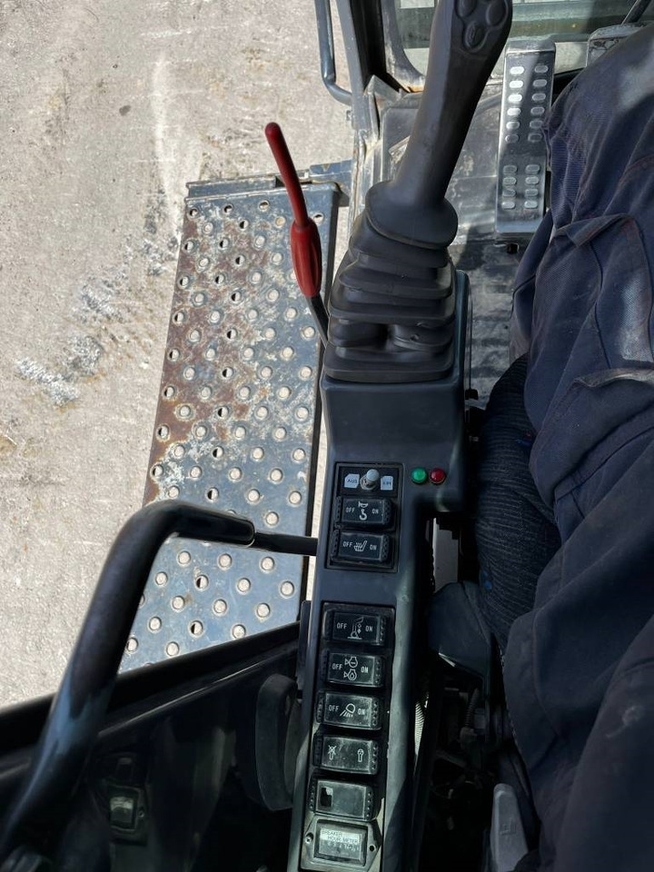 Εκσκαφέας κατεδάφισης Hitachi ZX 470 LCD - 3 (25m high reach demolition): φωτογραφία 22 Εκσκαφέας κατεδάφισης Hitachi ZX 470 LCD - 3 (25m high reach demolition): φωτογραφία 22