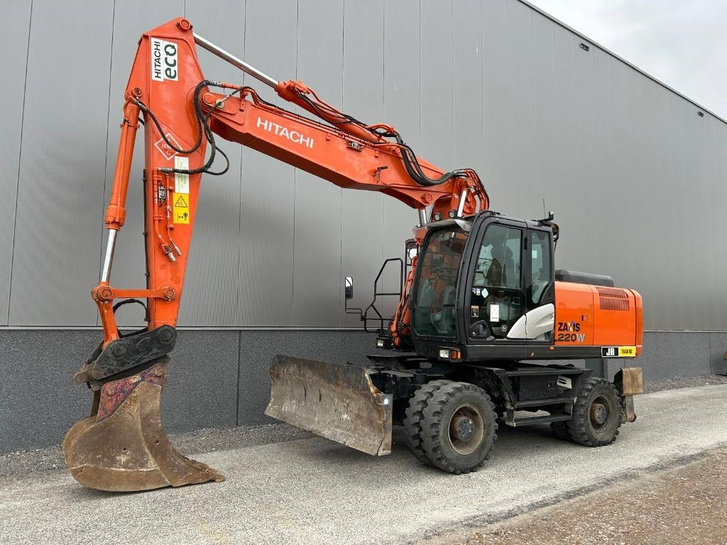 Hitachi ZX220W-5B - Τροχοφόρος εκσκαφέας: φωτογραφία 2 Hitachi ZX220W-5B - Τροχοφόρος εκσκαφέας: φωτογραφία 2