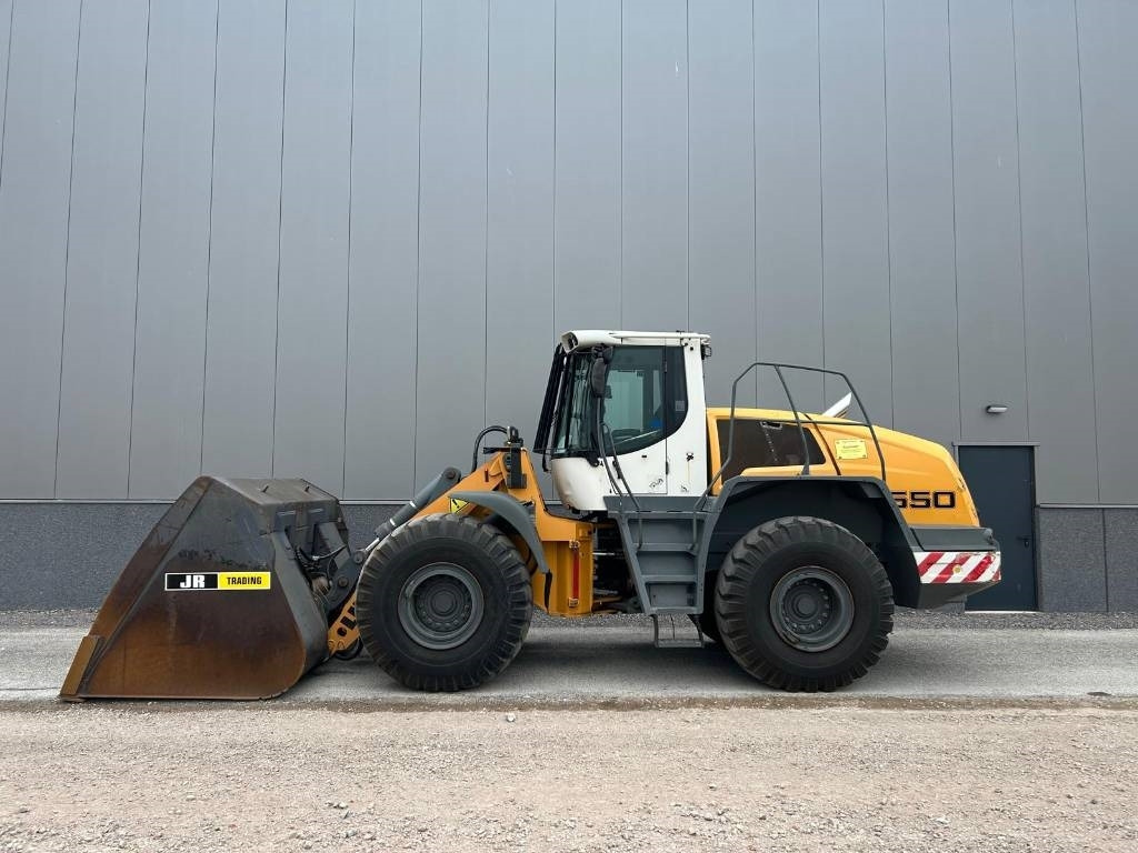 Liebherr L 550 (Comes with High-tip - Mit Hochkipper) - Ελαστιχοφόρος φορτωτής: φωτογραφία 1 Liebherr L 550 (Comes with High-tip - Mit Hochkipper) - Ελαστιχοφόρος φορτωτής: φωτογραφία 1