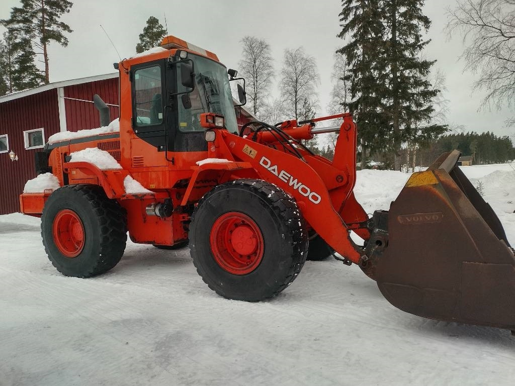 Daewoo 200-V Mega - Ελαστιχοφόρος φορτωτής: φωτογραφία 2 Daewoo 200-V Mega - Ελαστιχοφόρος φορτωτής: φωτογραφία 2