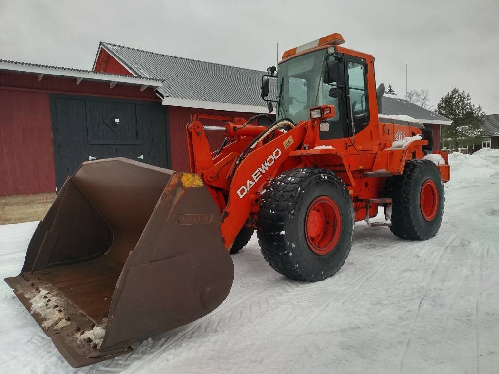 Daewoo 200-V Mega - Ελαστιχοφόρος φορτωτής: φωτογραφία 1 Daewoo 200-V Mega - Ελαστιχοφόρος φορτωτής: φωτογραφία 1