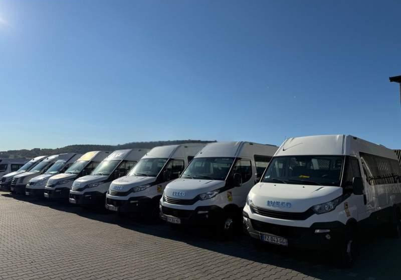 Μικρό λεωφορείο, Επιβατικό βαν Iveco DAILY / CRAFTER / SPRINTER / WING / 23 MIEJSCA: φωτογραφία 1