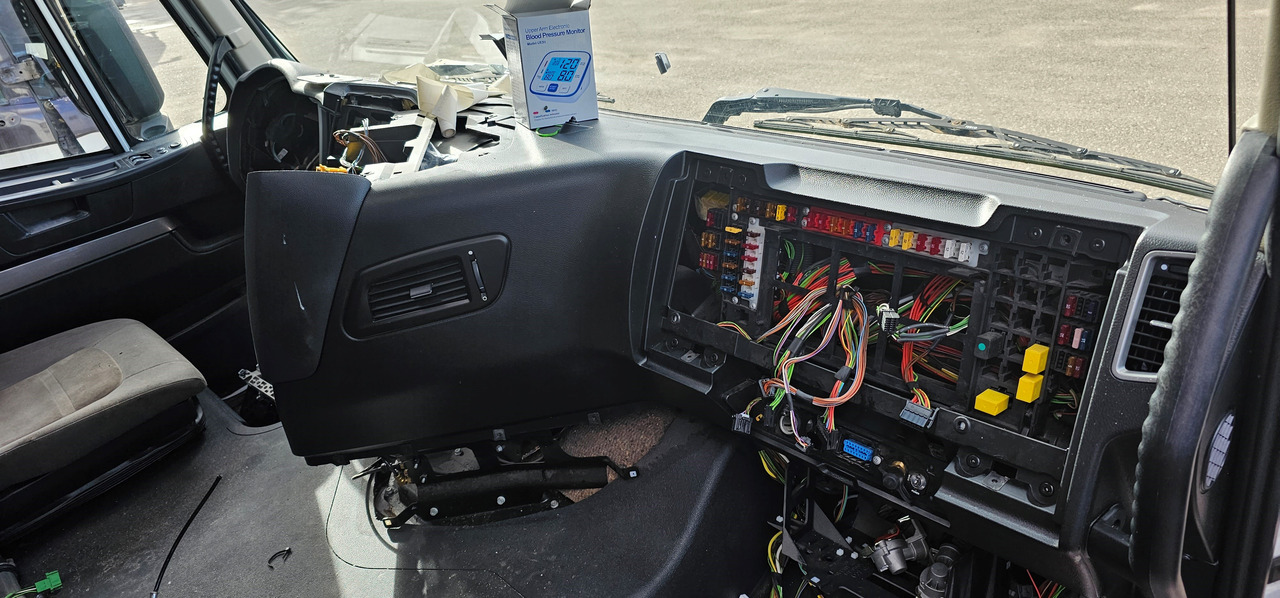 IVECO IVECO STRALIS EURO6 HI-WAY instrument panel kit from UK to EU, full set dashboard, remake set change driver position - Ανταλλακτικό για Φορτηγό: φωτογραφία 2 IVECO IVECO STRALIS EURO6 HI-WAY instrument panel kit from UK to EU, full set dashboard, remake set change driver position - Ανταλλακτικό για Φορτηγό: φωτογραφία 2