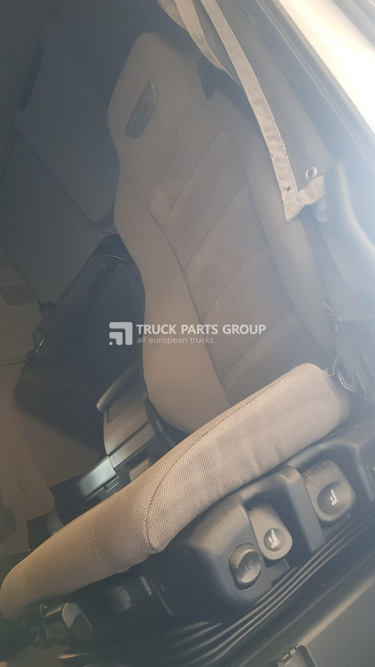 IVECO IVECO STRALIS EURO6 emission HY-WAY seats driver + passenger 13138430698, 504045441, 500389633, 500389418, 504196960 - Kάθισμα για Φορτηγό: φωτογραφία 1 IVECO IVECO STRALIS EURO6 emission HY-WAY seats driver + passenger 13138430698, 504045441, 500389633, 500389418, 504196960 - Kάθισμα για Φορτηγό: φωτογραφία 1