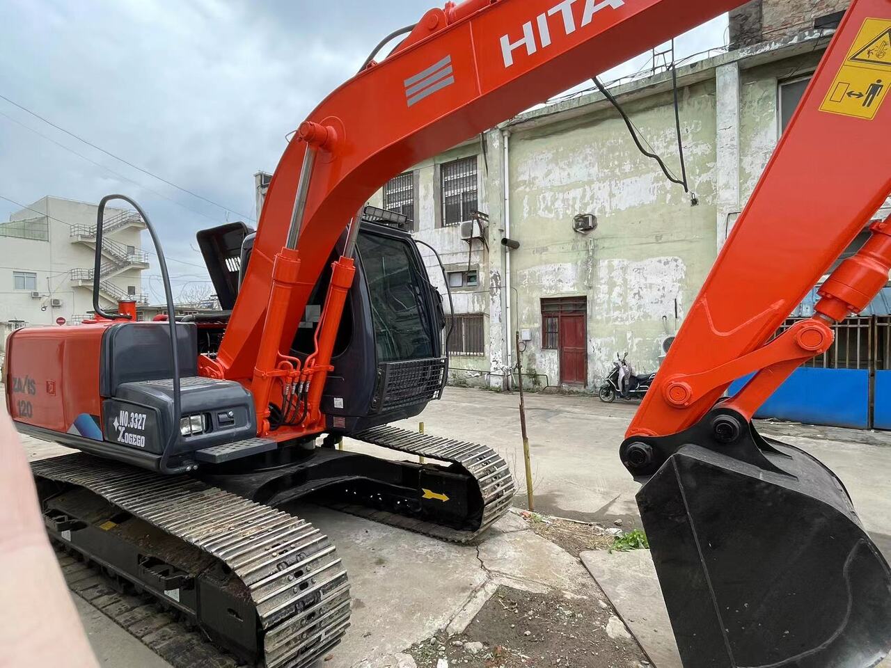 HITACHI zaxis120 - Ερπυστριοφόρος εκσκαφέας: φωτογραφία 1 HITACHI zaxis120 - Ερπυστριοφόρος εκσκαφέας: φωτογραφία 1