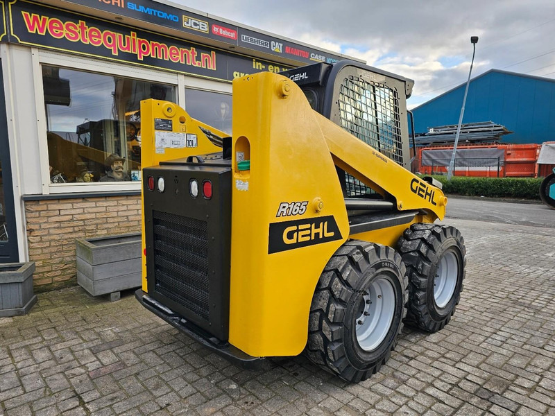 Gehl R165 - Ελαστιχοφόρος φορτωτής: φωτογραφία 4 Gehl R165 - Ελαστιχοφόρος φορτωτής: φωτογραφία 4