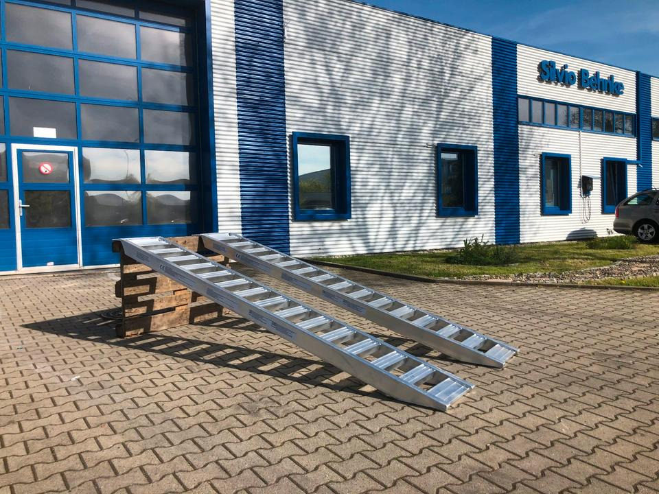Alurampen Satz 3m 3000KG Minibagger Minilader Quad Auffahrrampe *INKL.19% MWST* - Ράμπα φόρτωσης: φωτογραφία 4 Alurampen Satz 3m 3000KG Minibagger Minilader Quad Auffahrrampe *INKL.19% MWST* - Ράμπα φόρτωσης: φωτογραφία 4