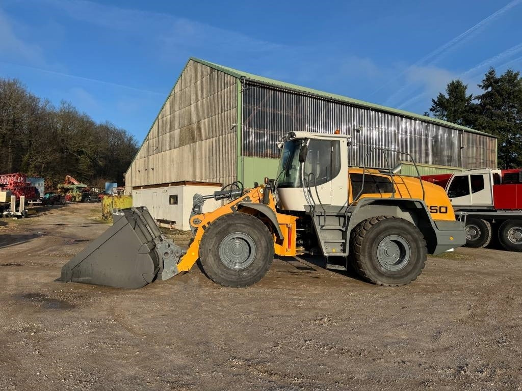 Liebherr L 550 - Ελαστιχοφόρος φορτωτής: φωτογραφία 3 Liebherr L 550 - Ελαστιχοφόρος φορτωτής: φωτογραφία 3