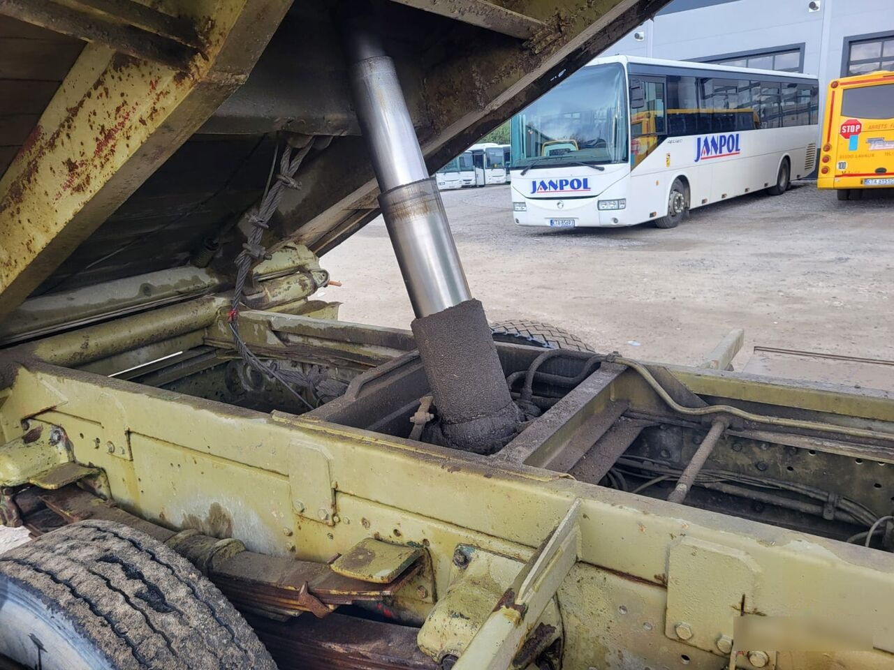 Φορτηγό ανατρεπόμενο Scania 82M: φωτογραφία 9