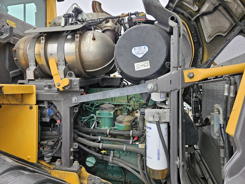 Ελαστιχοφόρος φορτωτής Volvo L120H: φωτογραφία 15