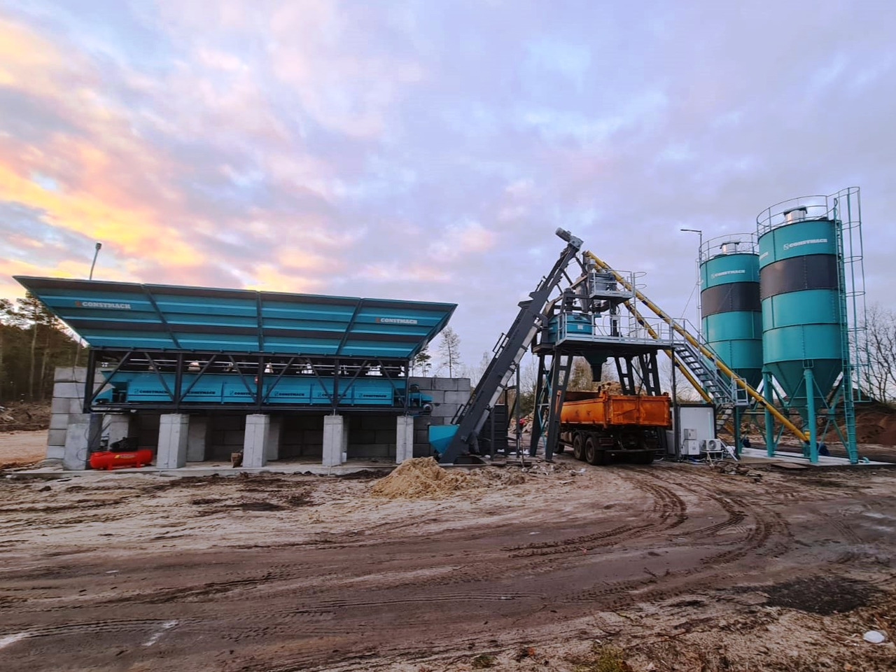 Constmach 60 m³/h Compact Concrete Batching Plant - Εργοστάσιο σκυροδέματος: φωτογραφία 1 Constmach 60 m³/h Compact Concrete Batching Plant - Εργοστάσιο σκυροδέματος: φωτογραφία 1