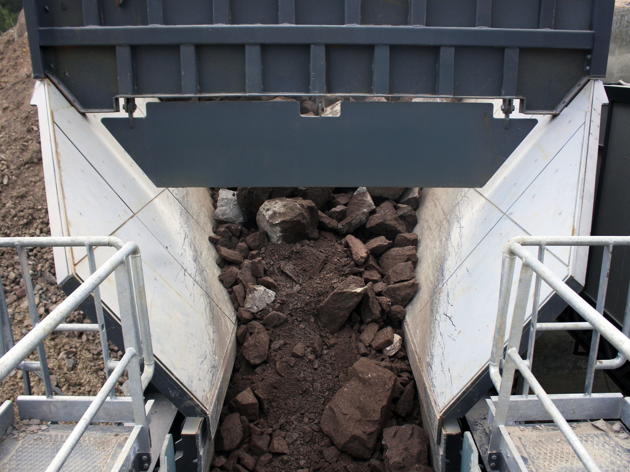 Constmach Vibrationsförderer mit Kapazitäten von 80 bis 500 Tonnen - Μηχάνημα ορυχείων: φωτογραφία 1 Constmach Vibrationsförderer mit Kapazitäten von 80 bis 500 Tonnen - Μηχάνημα ορυχείων: φωτογραφία 1