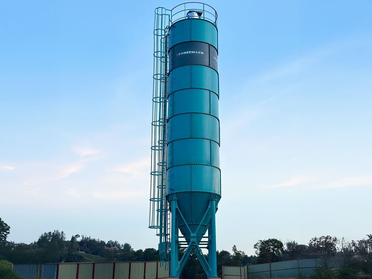 Constmach Zement Silo mit 100 Tonnen Kapazität - Σιλό τσιμέντου: φωτογραφία 2 Constmach Zement Silo mit 100 Tonnen Kapazität - Σιλό τσιμέντου: φωτογραφία 2