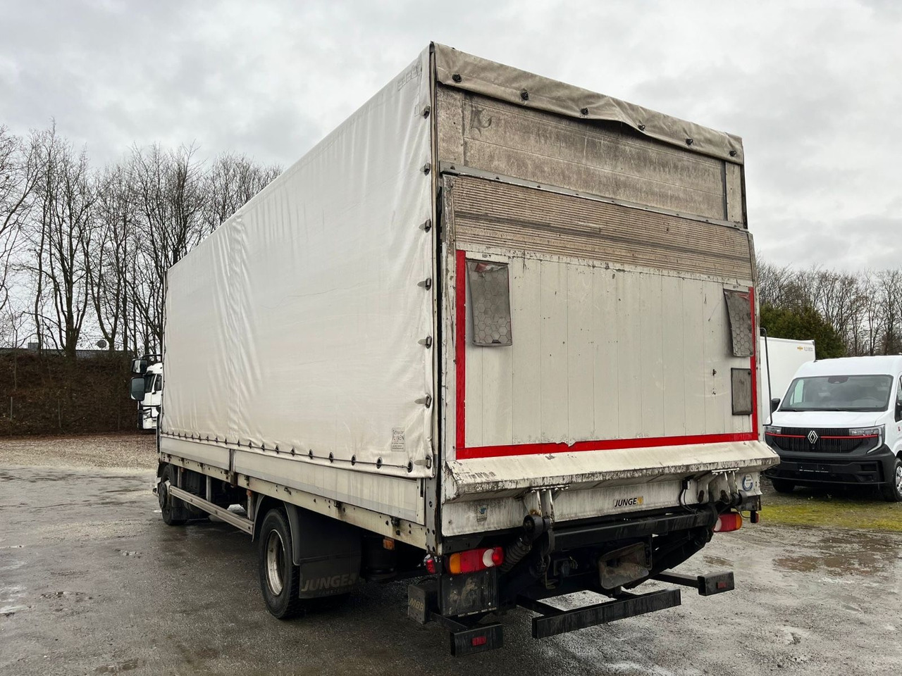 Renault MIDLUM 220 - Φορτηγό μουσαμάς: φωτογραφία 3 Renault MIDLUM 220 - Φορτηγό μουσαμάς: φωτογραφία 3