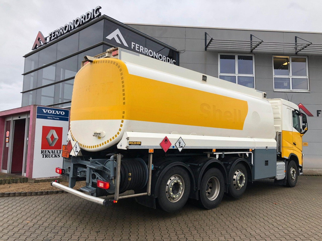 Volvo FH420 Tridem*ADR*3 Kammern 26700LT*ROHR*Sening - Φορτηγό βυτιοφόρο: φωτογραφία 2 Volvo FH420 Tridem*ADR*3 Kammern 26700LT*ROHR*Sening - Φορτηγό βυτιοφόρο: φωτογραφία 2