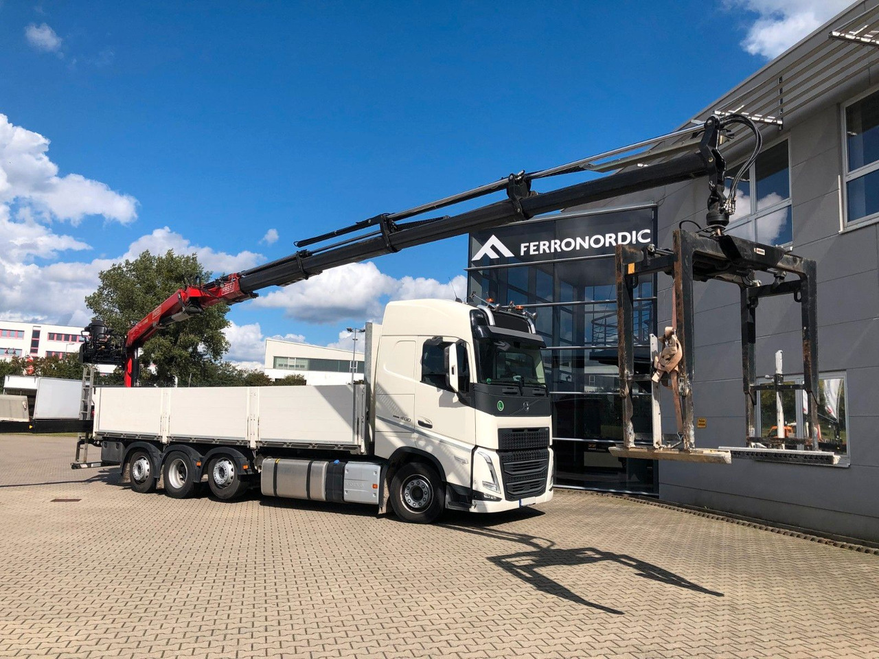 Volvo FH460 8x2 TRIDEM VLA&NLA gelenkt*FASSI F215AS.24 - Φορτηγό με ανοιχτή καρότσα, Φορτηγό με γερανό: φωτογραφία 2 Volvo FH460 8x2 TRIDEM VLA&NLA gelenkt*FASSI F215AS.24 - Φορτηγό με ανοιχτή καρότσα, Φορτηγό με γερανό: φωτογραφία 2