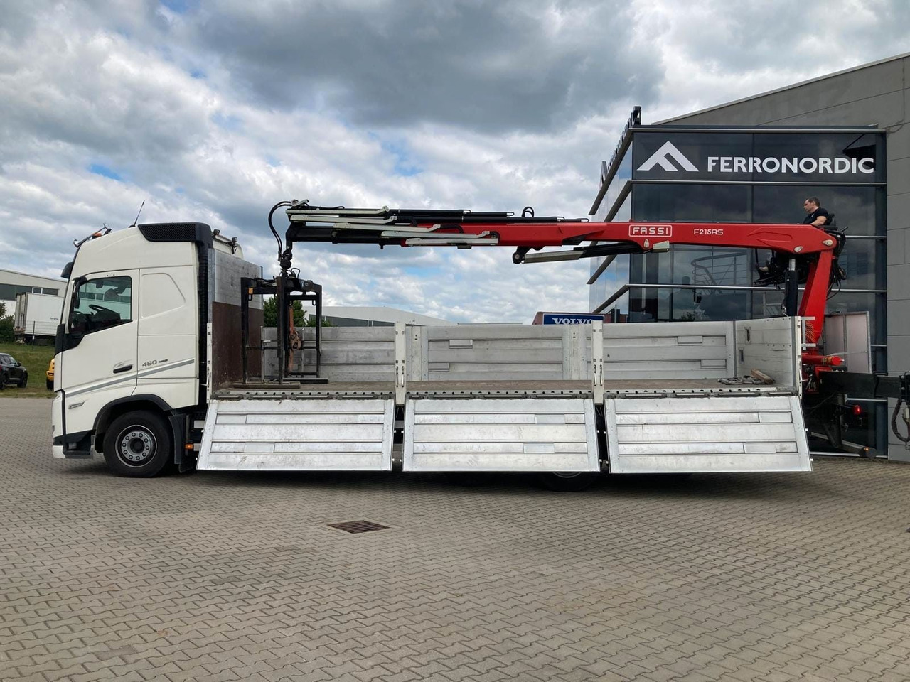 Volvo FH460 8x2 TRIDEM VLA&NLA gelenkt*FASSI F215AS.24 - Φορτηγό με γερανό: φωτογραφία 3 Volvo FH460 8x2 TRIDEM VLA&NLA gelenkt*FASSI F215AS.24 - Φορτηγό με γερανό: φωτογραφία 3