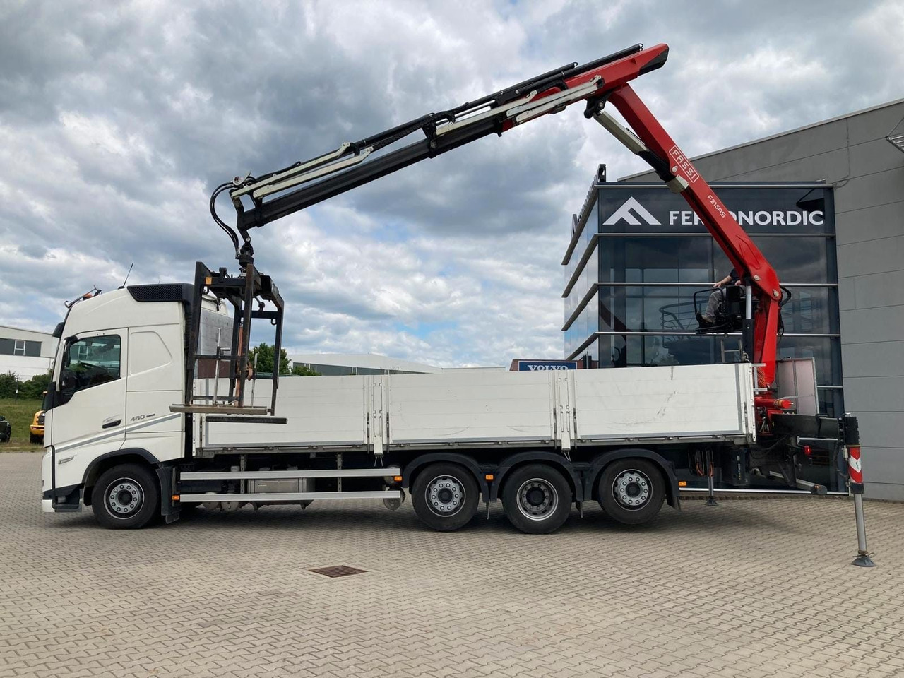Volvo FH460 8x2 TRIDEM VLA&NLA gelenkt*FASSI F215AS.24 - Φορτηγό με γερανό: φωτογραφία 4 Volvo FH460 8x2 TRIDEM VLA&NLA gelenkt*FASSI F215AS.24 - Φορτηγό με γερανό: φωτογραφία 4