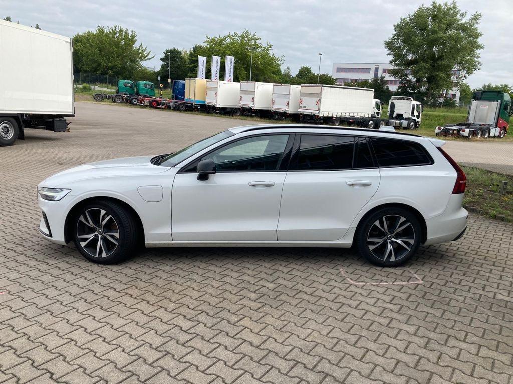 Volvo V60 T6 AWD R-Design Expression Recharge Plug-In Volvo V60 T6 AWD R-Design Expression Recharge Plug-In - Station wagon: φωτογραφία 2 Volvo V60 T6 AWD R-Design Expression Recharge Plug-In Volvo V60 T6 AWD R-Design Expression Recharge Plug-In - Station wagon: φωτογραφία 2