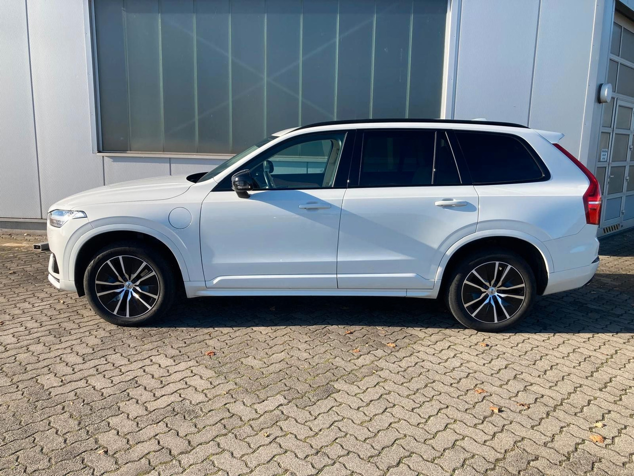 Volvo XC 90 T8 R-Des. Exp. Rech. Pl.-In Hybr. AWD 7-S. - SUV: φωτογραφία 2 Volvo XC 90 T8 R-Des. Exp. Rech. Pl.-In Hybr. AWD 7-S. - SUV: φωτογραφία 2