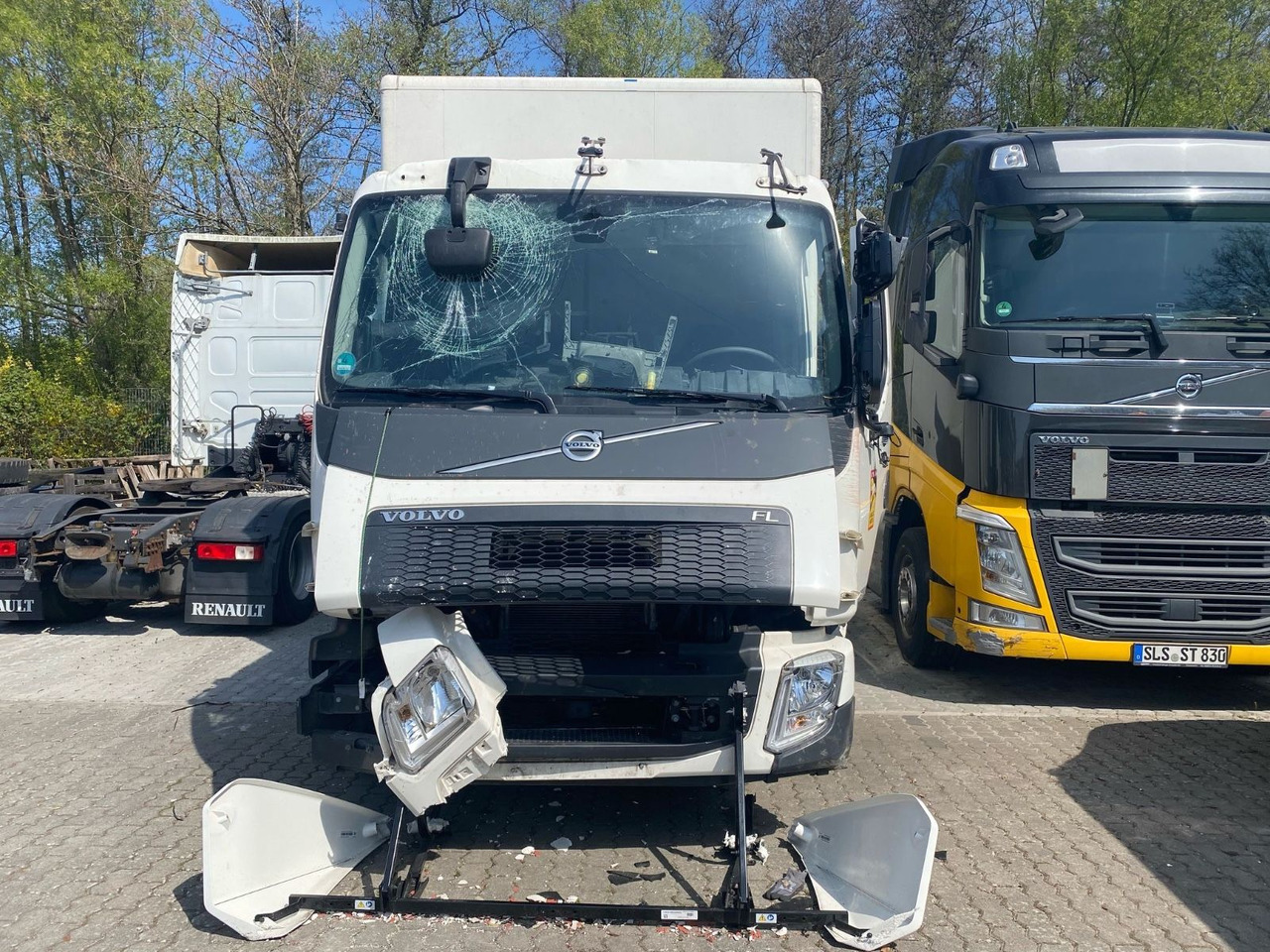 Volvo FL 16.280 Koffer Unfallschaden - Φορτηγό κόφα: φωτογραφία 1 Volvo FL 16.280 Koffer Unfallschaden - Φορτηγό κόφα: φωτογραφία 1