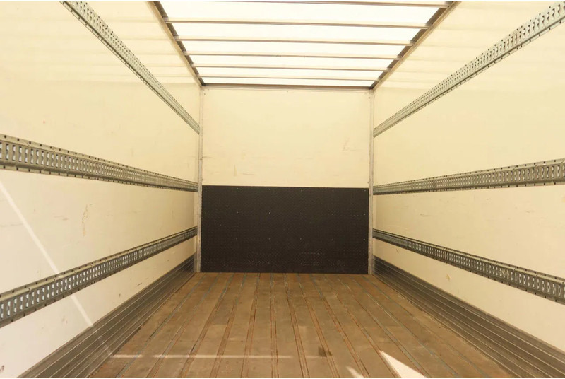 DAF LF 210 FA Bakwagen + Dhollandia 2000 kg klep extra accu set, 3x bindrail + stang. - Φορτηγό κόφα: φωτογραφία 4 DAF LF 210 FA Bakwagen + Dhollandia 2000 kg klep extra accu set, 3x bindrail + stang. - Φορτηγό κόφα: φωτογραφία 4