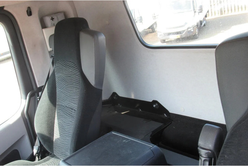 Mercedes-Benz Antos 1833 L - Τράκτορας: φωτογραφία 4 Mercedes-Benz Antos 1833 L - Τράκτορας: φωτογραφία 4